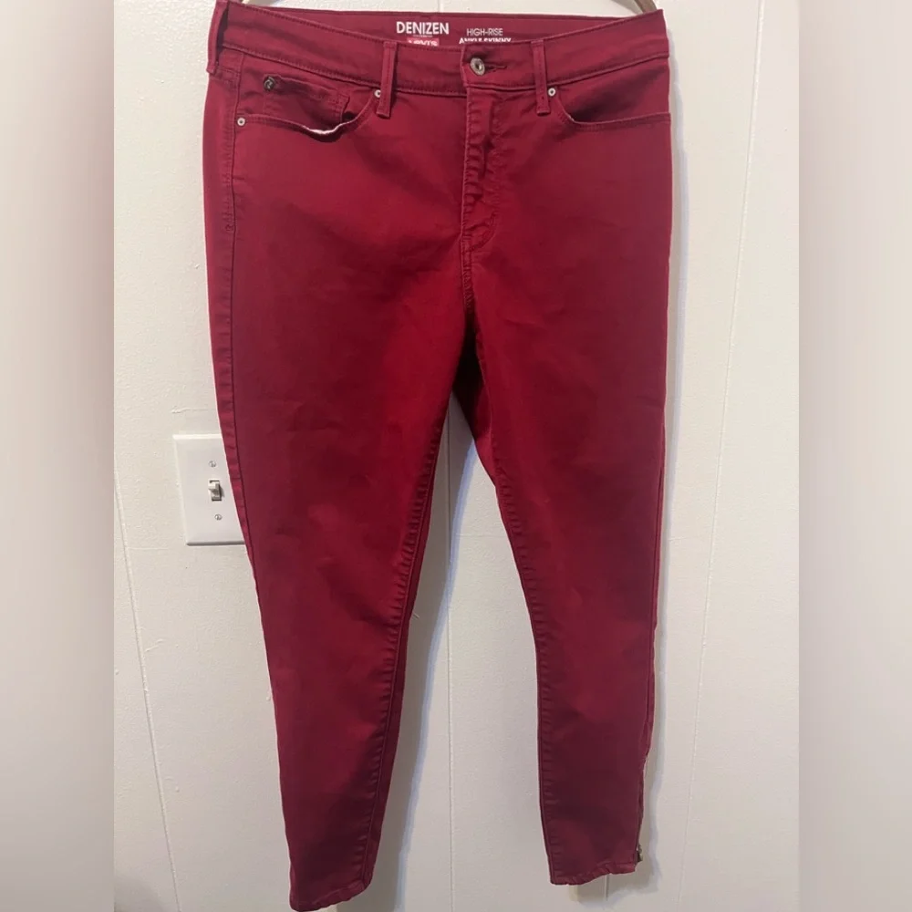 Levi’s - Picture 1 of 6